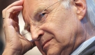 Stoiber füllte das Amt des Ministerpräsidenten von 1993 an 14 Jahre lang mit geradezu preußischer Disziplin und Unnachgiebigkeit aus. Wie Strauß verfolgte Stoiber die Linie, dass rechts der CSU kein Platz für eine andere Partei sein dürfe.Nach seinem Hinundher um einen Wechsel in die Bundesregierung nach der Bundestagswahl 2005 begann Stoibers Stern zu sinken. Im Januar 2007 gab er seinen Rückzug vom Parteivorsitz und vom Amt des Regierungschefs bekannt. Foto: dpa