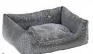 ....das wohl teuerste Hundebett der Welt: Besetzt mit 95.000 Swarowski-Kristallen, kostet die Luxus Lounge 12.999 Euro. Foto: Koko von Knebel
