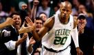 Ray Allen von den Boston Celtics klatscht mit seinen Fans ab, um den 106:77-Sieg gegen Miami Heat in der ersten Runde der NBA-Playoffs in Boston zu feiern. Foto: ap