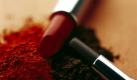 Lippenstifte sind bis zu zwei Jahre benutzbar. Erst wenn der Geruch ranzig wird und der Stift Farbe und Konsistenz ändert, ist es Zeit sich um Ersatz zu bemühen. Foto: ddp