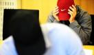 Tim N. (rechts) und Thomas R. müssen sich ab heute gemeinsam mit drei weiteren Hooligans wegen fremdenfeindlicher Ausschreitungen vor dem Dresdner Landgericht verantworten. Als teils ranghohe Mitglieder der Gruppierung «Hooligans Elbflorenz» sollen sie während der Fußball-EM 2008 mehrere türkische Lokale angegriffen und verwüstet haben.  Foto: dapd