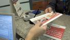 Zum Fahrplanwechsel werden die Bahn-Ticketpreise im Nah- und fernverkehr teurer. Foto: Arno Burgi/Archiv Foto: dpa