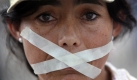 In Honduras wird weiter demonstriert, die Putschisten versuchen jedoch immer stärker, die Anhänger des gestürzten Präsidenten Manuel Zelaya mundtot zu machen. Foto: ap