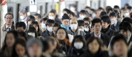 Menschenmassen in einer Metro-Station in Tokio (Foto)