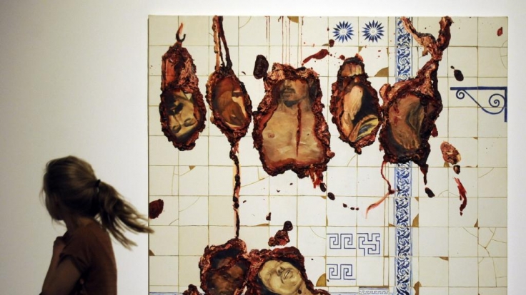 «Alles Kannibalen», heißt eine Ausstellung in Berlin. Adriana Varejao aus Brasilien steuerte das Werk «Helden» bei.