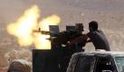 Die Truppen des libyschen Übergangsrats haben sich vor den Gaddafi-Hochburgen Sirte und Bani Walid neu gesammelt. Anzeichen für unmittelbar bevorstehende Angriffe gebe es jedoch keine, berichteten BBC-Reporter aus den Frontgebieten. Bei Sirte lieferten sich beide Seiten sporadische Raketen-Duelle. Am Vortag waren die Aufständischen bei ihrem Vormarsch auf Sirte und Bani Walid auf unerwartet heftigen Widerstand der Getreuen des früheren Machthabers Muammar al-Gaddafi gestoßen. Nachdem sie in die beiden Städte vorgedrungen waren, mussten sie sich unter Verlusten wieder zurückziehen. Foto: dpa