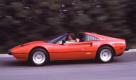 Um eines gleich klarzustellen: Natürlich gehört der berühmteste Ferrari aller Zeiten nicht Magnum und auch nicht Higgins, sondern ganz allein Robin Masters. Jenem schwerreichen Schöpfer von Schundromanen also, der in der Welt herum jettet und auf Hawaii ein Anwesen besitzt, in dem Vietnam-Veteran und Privatdetektiv Thomas Magnum als Sicherheitsbeauftragter arbeitet. Foto: pi