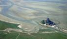 Der Mont St. Michel liegt mitten im Wattenmeer der Normandie und ist ein geschichtsträchtiges Eiland. Noch heute bewohnen Mönche und Schwestern die altehrwürdigen Mauern des Klosters auf dem Berg der Insel. Foto: srt/Archivbild