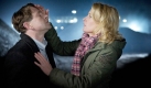 Charlotte Lindholm (Maria Furtwängler) kümmert sich um ihren Kollegen Bergmann (Sven Lehmann), der fast ein Kind erschossen hätte. Foto: NDR