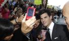 Als Jacob Black in Twilight gelang Taylor Lautner der Durchbruch in Hollywood - vor allem durch seine vielen Oben-Ohne-Auftritte bringt er die Teenies weltweit in Wallungen. Ob er wirklich mehr kann als seine Brustmuskeln spielen zu lassen, wird sich in den nächsten Jahren zeigen. Prognose: Wenn er nicht versucht, als Charakterdarsteller Erfolge zu feiern, sondern eher auf Actionfilme setzt, kennt man den Namen Taylor Lautner vielleicht auch noch in zehn Jahren. Foto: ap