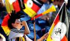 Sie ist der Exportschlager der Fußball-WM in Südafrika: die Vuvuzela, eine langgezogene Plastiktröte. Von ihr wurden täglich knapp 60.000 Stück im rheinland-pfälzischen Bad Kreuznach in den Monaten vorm Turnier produziert. Foto: ddp