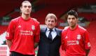 Der Cheftrainer vom FC Liverpool Kenny Dalglish (Mitte) präsentiert im Anfield Stadium in Liverpool seine neuen Schützlinge, den Uruguayer Luis Suarez (rechts) und den Engländer Andy Carroll. Suarez kommt vom Fußballclub Ajax Amsterdam und kostete 22,7 Millionen Pfund (26,7 Millionen Euro), Stürmer Carroll kickte vorher bei Newcastle United und war dem Club 35 Millionen Pfund (41 Millionen Euro) wert.  Foto: dpa