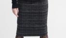 This product image courtesy of Net-A-Porter shows a Rick Owens turtleneck top paired with a Marc Jacobs pencil skirt, Wolford tights and Miu Miu pumps.  From grunge to mod to preppy, the basic turtleneck _ one of those wardrobe workhorses _ can morph into almost any look you want it to be.   (AP Photo/Net-A-Porter) Foto: dapd