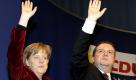 Bundeskanzlerin Angela Merkel (CDU) winkt am Freitag (25.03.11) im Rosengarten in Mannheim waehrend der Abschluss-Veranstaltung der CDU zum Wahlkampf in Baden-Wuerttemberg neben Baden-Wuerttembergs Ministerpraesident Stefan Mappus (CDU) auf dem Podium. Am Sonntag (27.03.11) wird in Baden-Wuerttemberg ein neuer Landtag gewaehlt.
Foto: Natalie Nollert/dapd Foto: ddp