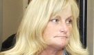 A file photo shows Debbie Rowe, Michael Jackson's ex-wife and mother of two of his children, returns to the courtroom at the Santa Barbara County courthouse, 28 April 2005, in Santa Maria, California after a break in Jackson's child molestation trial. There is great uncertainty over the singer's children and assets following his unexpected death on 25 June 2009. Rowe gave up her parental rights to her two children with the singer, but later battled to have them restored.
 Foto: dpa