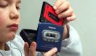 Überhaupt Kassetten: Da hatte Musik noch Format, und aus den Walkman-Kopfhörern dröhnte die Mucke so schön laut, dass auch die Umwelt mithören konnte. Foto: dpa