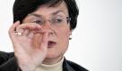 Berlin/ Thueringens Ministerpraesidentin Christine Lieberknecht (CDU) gestikuliert am Montag (13.02.12) waehrend eines Interviews in den Redaktionsraeumen der Nachrichtenagentur dapd in Berlin. Lieberknecht lehnt eine Abgabe fuer Kinderlose ab. 'Ich halte davon nichts, weil die Gruende, aus denen Menschen keine Kinder haben, sehr, sehr unterschiedlich sind', sagte Lieberknecht der 'Mitteldeutschen Zeitung' (Onlineausgabe) laut Vorabbericht. 'Wir haben bereits hoehere Steuern fuer Kinderlose.' Eine zusaetzliche Abgabe sei unnoetig. Die Jungen Gruppe in der Unions-Bundestagsfraktion hatte vorgeschlagen, Menschen ohne Kinder ab 25 Jahre sollten eine Abgabe von einem Prozent ihres Einkommens zahlen. Paare mit einem Kind sollten ein halbes Prozent zahlen. Von der Abgabe verschont bleiben sollten Eltern mit zwei und mehr Kindern. Foto: Michael Gottschalk/dapd Foto: dapd