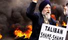 In Jammu in Indien kam es einem Monat nach der Enthauptung zweier Sikhs zu ausgedehnten Protesten. Ein Demonstrant hält hier ein Plakat mit Parolen gegen die Taliban und gegen die pakistanische Regierung in den Händen.
 Foto: ap