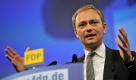 FDP-Generalsekretaer Christian Lindner spricht am Sonntag in der HanseMesse in Rostock auf dem Bundesparteitag der FDP. Zum Abschluss des dreitägigen Treffens standen Beschlüsse zur Bildungspolitik und zur Energiewende an.
 Foto: dapd