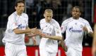 Schalkes Kevin Kuranyi (l.) jubelt nach seinem Treffer zum 0:2 mit Peer Kluge und Jefferson Farfan (r.). Foto: ddp