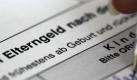 Antragsformular für Elterngeld. Nach Ansicht von Christine Haderthauer sollte das Geld deutlich länger als bisher gezahlt werden. Foto: Oliver Berg Foto: dpa