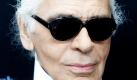 Modedesigner Karl Lagerfeld posiert in Düsseldorf bei der Eröffnung des temporären Stores Schwarzkopf Lightbox by Karl Lagerfeld. Designer Karl Lagerfeld kann der Mode seines Kollegen Wolfgang Joop nichts abgewinnen. Er kann alles gut imitieren, aber er hat keinen eigenen Stil, sagte Lagerfeld dem Tagesspiegel. Sein Drama ist, dass er nicht ich ist, sagte der in Paris lebende Modeschöpfer über Joop weiter. Foto: dapd