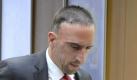 Sex-Affäre: Ribéry erneut vernommen
Vorspann: 	
Text: 	

Paris (dpa) - In der Sex-Affäre um die französische Fußball-Nationalmannschaft steht Bayern Münchens Mittelfeld-Star Franck Ribéry erneut im Visier der Ermittler.

Der 27-Jährige musste am 20. Juli zu einer weiteren Vernehmung in Paris antreten. In der Affäre geht es um eine Prostituierte, die als Minderjährige Sex mit französischen Auswahlspielern gehabt haben soll.

Ribéry war in diesem Fall bereits im April als Zeuge vernommen worden. Neben dem Bayern-Spieler wurde auch Karim Benzema vom spanischen Rekordmeister Real Madrid vorgeladen, berichtete die französische Nachrichtenagentur AFP unter Berufung auf Justizkreise. Bislang richteten sich die Ermittlungen vor allem gegen einen mutmaßlichen Zuhälterring.

Für Beziehungen mit minderjährigen Prostituierten sieht das Gesetz in Frankreich eine Haftstrafe von bis zu drei Jahren vor. Die Anklage muss aber beweisen, dass dem Kunden die Minderjährigkeit bekannt war.
Ressort: 	Sport Foto: dpa