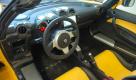 In der ersten Version des Roadsters wirkte das Cockpit noch ein wenig zusammengezimmert. Jetzt werden die Fahrstufen nicht mehr per Hebel, sondern per Knopfdruck gewählt. Foto: pi