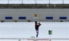 Der ehemalige Biathlet Colin Bell probt am Schießstand im Whistler Olympic Park. Foto: ap