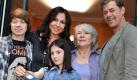 Für die ARD-Beziehungskomödie Nach all den Jahren, die bis 25. Juli 2011 in Leipzig gedreht wird, stehen Simone Thomalla (links) und Sven Martinek (rechts) zum wiederholten Male gemeinsam vor der Kamera. Wie im wahren Leben spielen sie ein Ex-Liebespaar - mit dem Unterschied, dass ihre alten Gefühle im Film wieder aufflammen. Foto: dpa