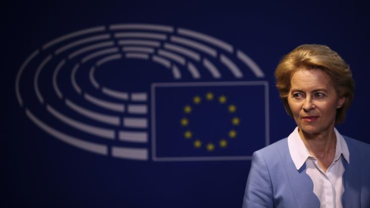 Kann sie die nötigen Stimmen für ihre Wahl zusammenbekommen? Für Uschi eine politische Zitterpartie.