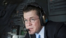 Verteidigungsminister Karl-Theodor zu Guttenberg (CSU) auf demFlug nach Kabul. Foto: ddp