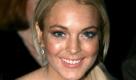 ARCHIV - Die US-Schauspielerin Lindsay Lohan (Archivfoto vom 30.12.2007). Zwei Tage vor dem Wiener Opernball muss sich Baulöwe «Mörtel» Lugner (77) um seinen Stargast sorgen: Die von ihm eingeladene US-Schauspielerin Lindsay Lohan (23) darf möglicherweise nicht ausreisen. Lohan habe gegen Bewährungsauflagen verstoßen und dürfe momentan die USA nicht verlassen, sagte Lugner am Dienstag (09.02.2010). Foto: Ciro Fusco (zu dpa 0441 vom 09.02.2010) +++(c) dpa - Bildfunk+++ Foto: dpa