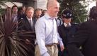 Nick Leeson (C), the British futures market dealer who brought about the downfall of Barings Bank whilst working for their Singapore offices, arriving back at Heathrow, London, 04 July 1999. Leeson, who was released from his Singapore Prison yesterday, had served more than 4 years of his prison sentence. (Digitale Fotografie) dpa Foto: dpa