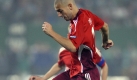 Zweiter Aktivposten des HSV war Mladen Petric. Er befreite sich immer wieder von seinen Gegenspielern, hatte aber einigen kleineren Chancen kein Glück. Beste Szene war ein Kopfball gegen die Laufrichtung des Rapid-Torwarts, der aber auch am Tor vorbei ging. Die Flanke kam natürlich von Zé Roberto. Foto: dpa