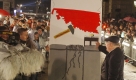 Die Revolution kam aus dem Osten. Deshalb durfte der frühere polnische Staatspräsident Lech Walesa die symbolische Mauer aus Dominosteinen in Berlin zum Einsturz bringen.  Foto: dpa
