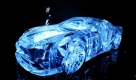 Ein Besucher betrachtet ein durchsichtiges Auto aus Acryl auf der Toyota-Ausstellung in Japan. Die Ausstellung findet bereits zum 41. Mal statt und geht von heute bis zum 4. November. Foto: dpa