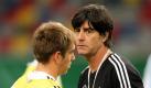 Joachim Löw (r) schont Kapitän Philipp Lahm gegen Ukraine und die Niederlande. Foto: Roland Weihrauch Foto: dpa