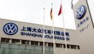 RCHIV - Die Vorderfassade des Volkswagenwerkes Schanghai in China (Foto vom 09.05.2005). Volkswagen legt in China deutlich zu und wird sein Absatzziel von 600 000 Autos in diesem Jahr deutlich überschreiten. Vor Beginn der internationalen Automobilausstellung in Peking meldete der Pkw-Marktführer einen Zuwachs von 28 Prozent in den ersten zehn Monaten des Jahres
 Foto: dpa