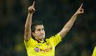 Für ihn und Borussia Dortmund geht es steil nach oben: Nuri Sahin steht mit dem BVB auf Tabellenplatz eins. Der Spielmacher zeigte bislang eine überragende Saison, glänzte mit vier Toren und sechs Assists. Mit einem Notenschnitt von 2,37 ist er der beste Spieler der Hinrunde. Foto: dpa
