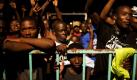 Haitianer besuchen ein Konzert in Port-au-Prince. Das Konzert wurde organisiert, um des Erdbebens am 12. Januar zu gedenken. Foto: dpa