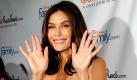 Schauspielerin Teri Hatcher zeigt bei der Eröffnungsparty für die Website GetHatched.com in New York ihre sauberen Hände. Die sollte sie für ihr Sauberfrau-Image auch haben: Auf der Website gibt Hatcher Tipps, wie frau das Leben besser genießen kann. Foto: ap