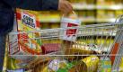 Neue EU-Regeln: Die Lebensmittelbranche muss künftig auf die Rückseite der Verpackung den Kaloriengehalt sowie den Anteil von sechs Inhaltsstoffen aufdrucken. Foto: dpa