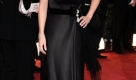 Kate Winslet whlte fr den Abend, an dem sie gleich mit zwei Preisen heimgehen konnte, ein klassisches, schwarzes Kleid von Yves Saint Laurent. Dazu kombinierte sie Diamanten von Chopard. Foto: ap