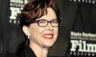 Actress Annette Bening arrives at the Santa Barbara International Film Festival black-tie gala fundraiser at the Biltmore in Santa Barbara, Calif., on Thursday Oct. 13, 2011. (ddp images/AP Photo/Phil Klein) Foto: dapd