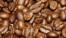 Unversteuerter Kaffee ist laut einem Spiegel-Bericht offenbar in großen Mengen als Sonderangebot in deutschen Supermärkten verkauft worden. Wie das Nachrichtenmagazin am Wochenende berichtete, kamen Steuerprüfer in der Coop-Zentrale in Kiel dem illegalen Geschäft auf die Spur. Bundesweit befürchteten die Fahnder einen Steuerschaden von mehr als 100 Millionen Euro, hieß es. Foto: ap