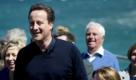 Supporters of leader of the Conservative Party David Cameron (C) applaud him during his speech at Lewinnick Lodge in Newquay, Britain, 02 May 2010. British General Election will take place 06 May 2010. EPA/ANDREW PARSONS HANDOUT EDITORIAL USE ONLY +++(c) dpa - Bildfunk+++ Foto: dpa