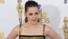 Zu den MTV Movie Awards erschien Kristen in einem dem Abend angemessenen gold-silbernen Kleid: Denn Twilight war der Abräumer des Abends. Foto: dpa