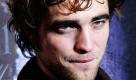 Trotz kreischender Mädchen und Paparazzi: Der britische Schauspieler Robert Pattinson will sein jetziges Leben auf keinen Fall missen. Manchmal nerve ihn der ganze Rummel zwar schon, sagte der 24-Jährige der Berliner Zeitung. Aber dann erinnere ich mich daran, wie mein normales Leben aussah: langweilig! Foto: ddp