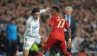 David Alaba (r) muss nach seiner tollen Vorstellung gegen Mesut Özil im Finale zuschauen. Foto: Andreas Gebert Foto: dpa